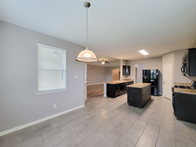Foto del edificio - Welcome to this charming one-story home fe...