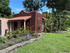 Building Photo - 2650 Lakeview Dr