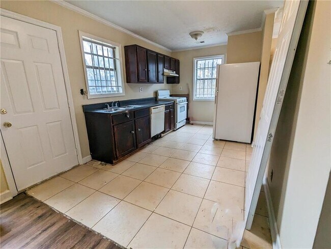 Building Photo - 688 Thomasville Dr SE
