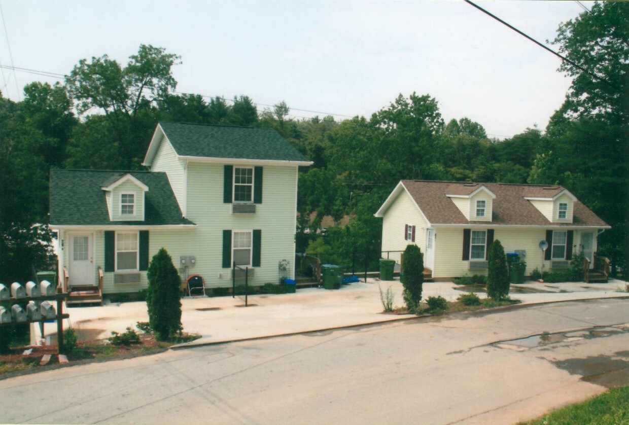 Primary Photo - 83 Laurel Creek Dr