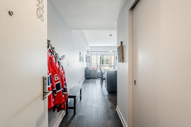 Photo du bâtiment - 1288 Av. des Canadiens-de-Montréal