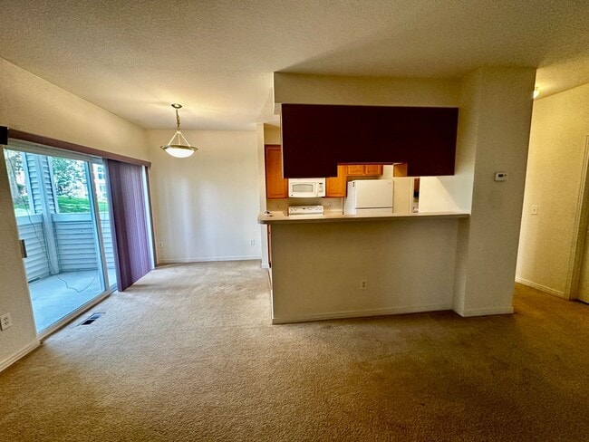 Building Photo - Arvada 2-bedroom 2-bathroom Available Imme...