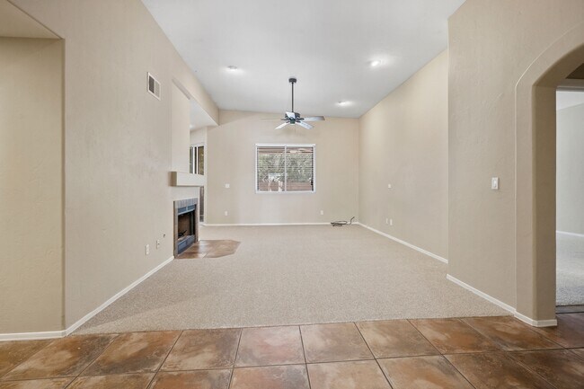 Foto del edificio - 730 N Northern Vista Pl