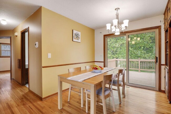 Foto del edificio - 656 17th Ave NW