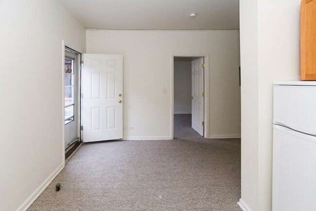 Foto del edificio - 3957 W Irving Park Rd