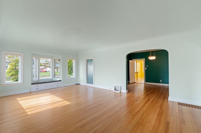 Building Photo - 404 Pioneer Ave E