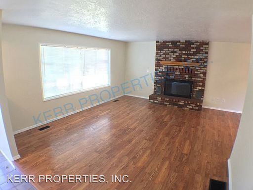 Building Photo - 1128 SW Wright Ct