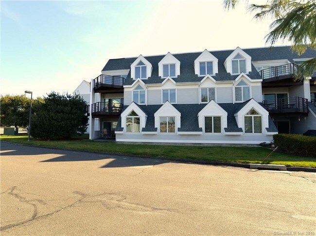 Building Photo - 1113 Windward Rd