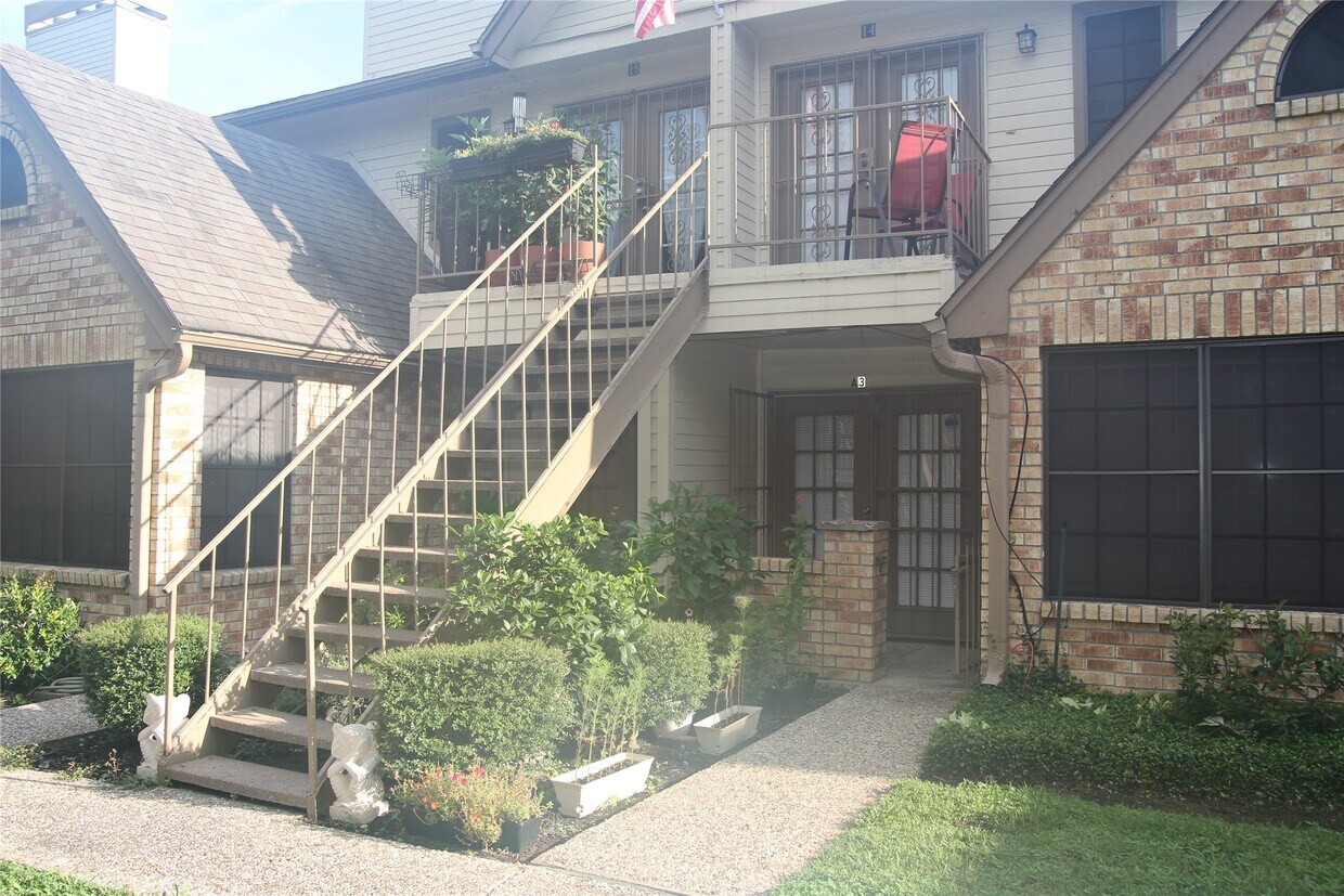 Foto principal - 2425 Holly Hall St