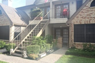 Building Photo - 2425 Holly Hall St