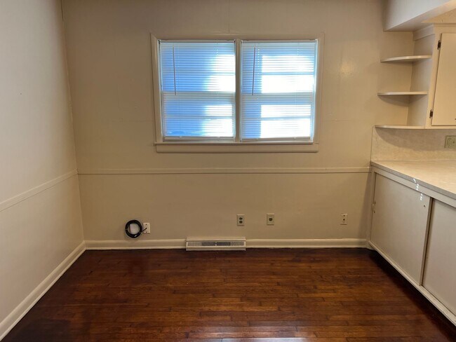 Foto del edificio - WOW!  3 bedroom! Glendale schools! SE!  $1...