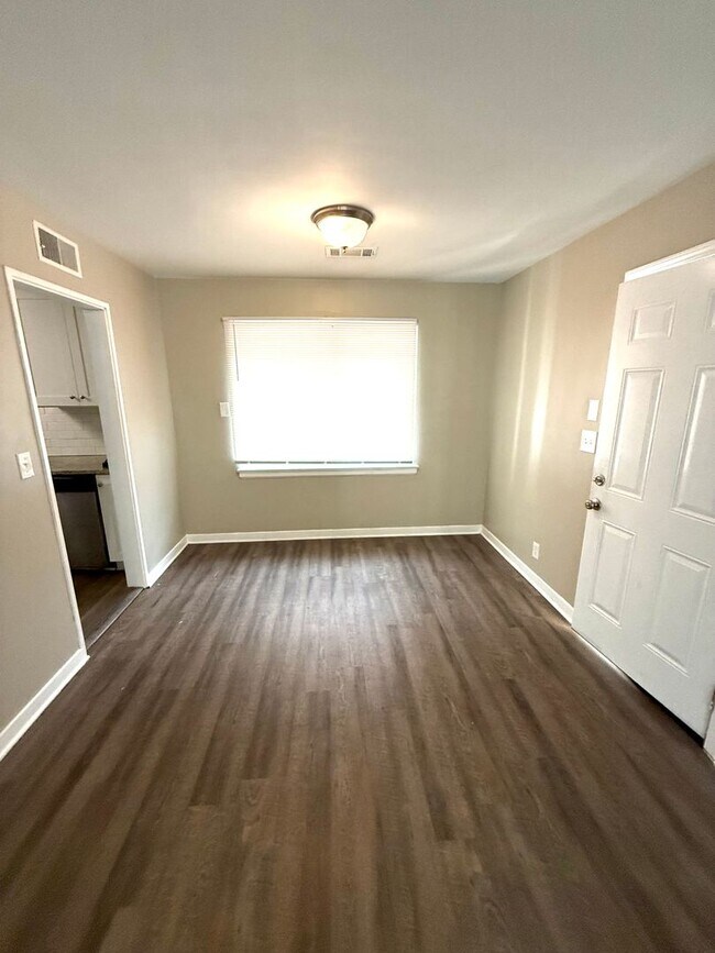 Foto del edificio - **4 Bed 2 Bath located in Morningview **Call (334-366-9198 for a self showing)