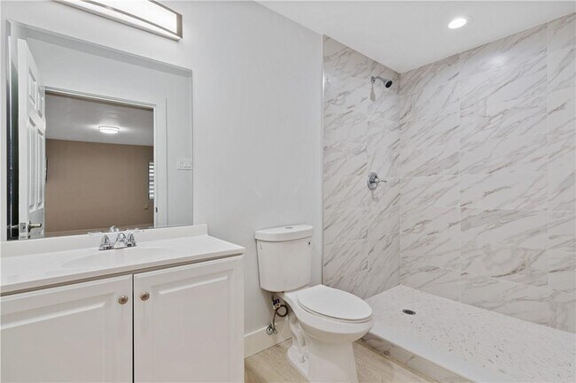 Building Photo - 4600 King Palm Dr