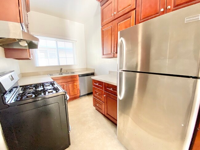 Building Photo - 1139 S Oakhurst Dr