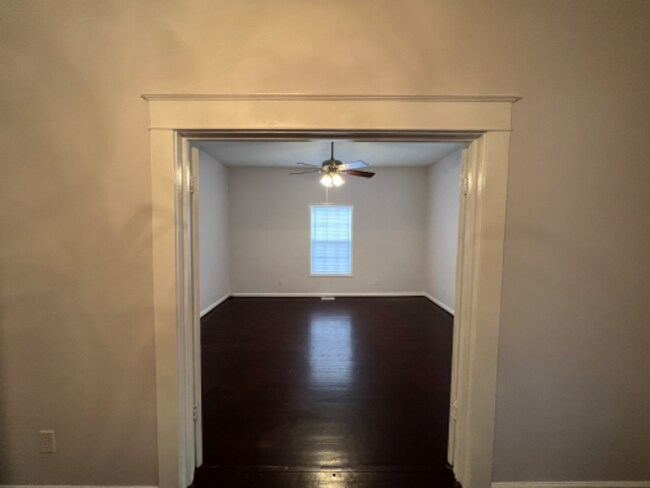 Building Photo - 709 Rauhut St