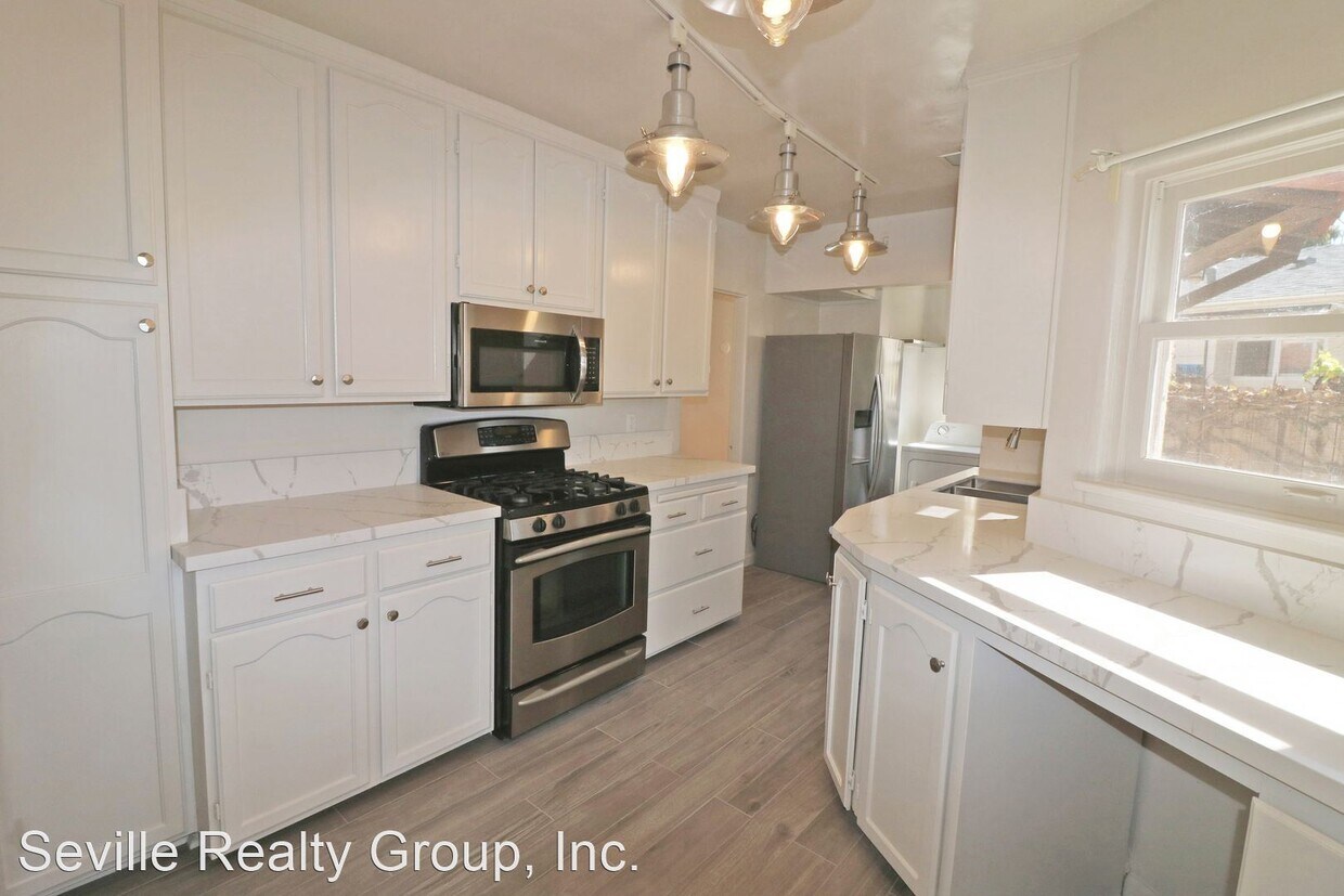 Primary Photo - 3 br, 1 bath House - 2201 Mission Avenue