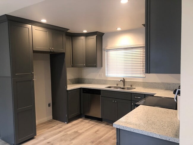 Building Photo - 25909 Viana Ave