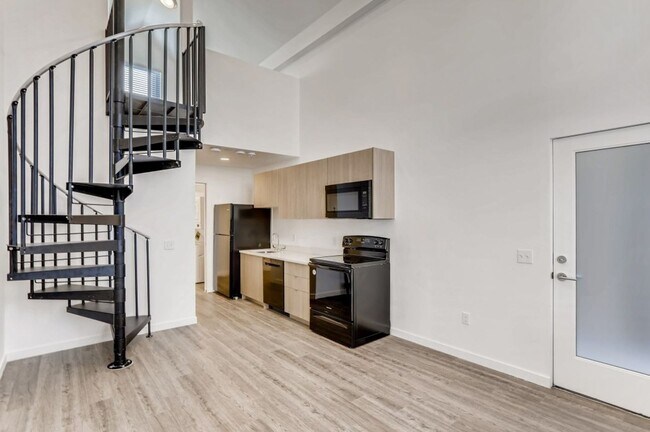 Building Photo - Live Big in a Loft Apartment!