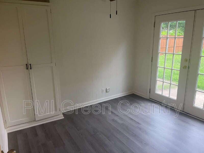 Building Photo - 428 S 67th E Ave