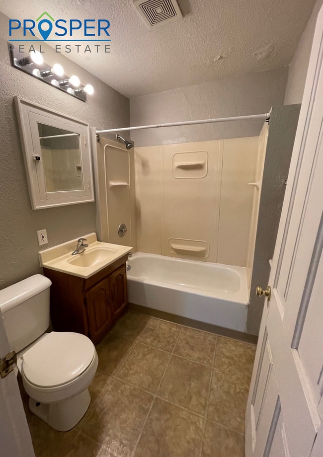 Building Photo - CH828X