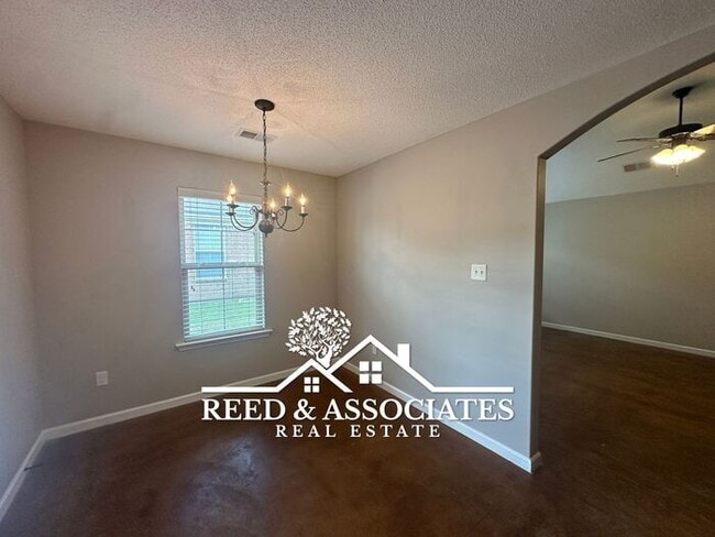Building Photo - 4 Bedroom in Cordova!!