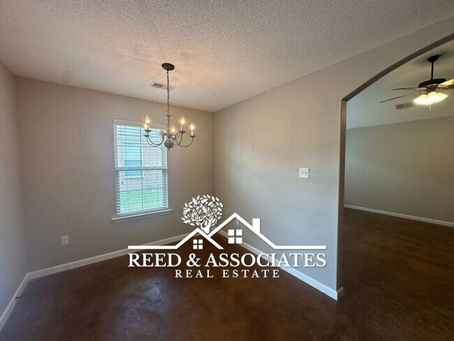 Foto del edificio - 4 Bedroom in Cordova!!