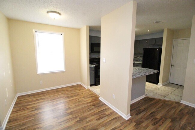 Building Photo - 6565 Kennington Cir
