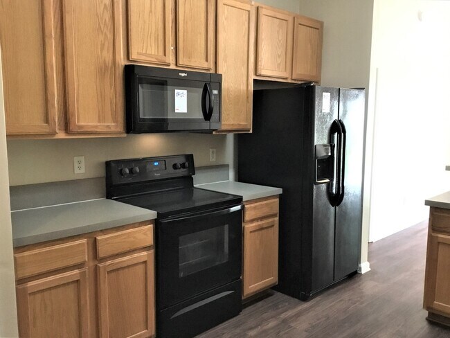 Foto del edificio - 8353 Staplehurst Dr W