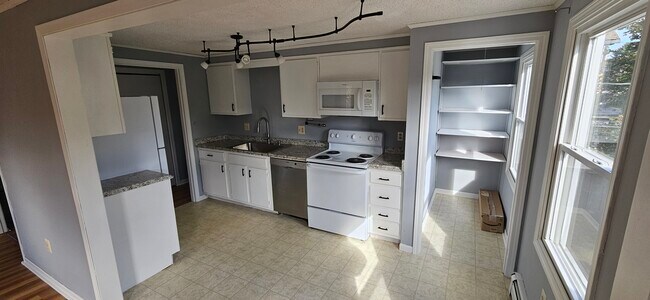 Foto del edificio - 978 Cilley Rd