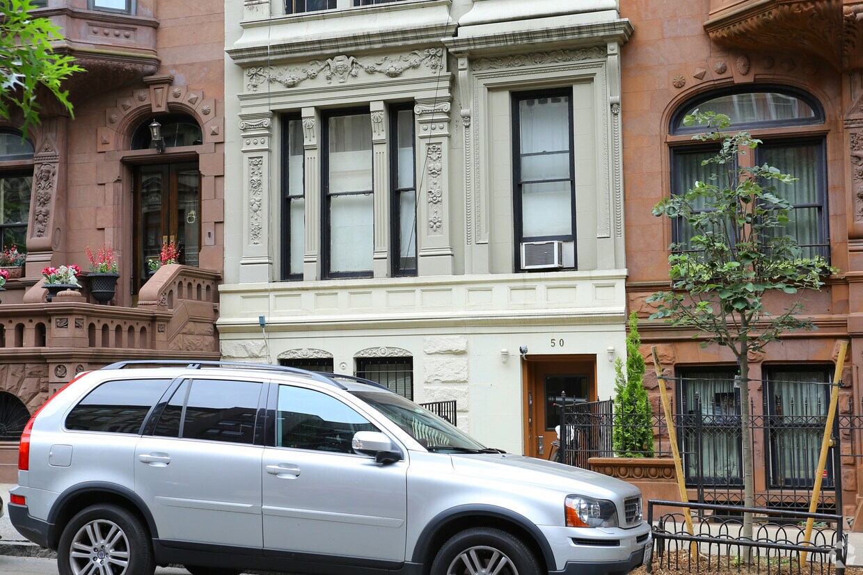 Building Photo - 50 W 85th St