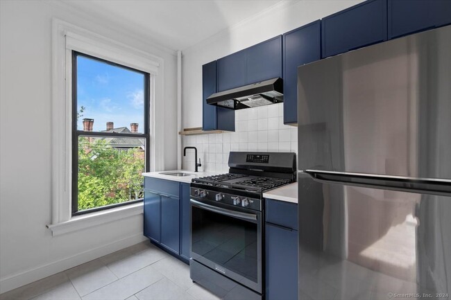 Building Photo - 48 Trumbull St
