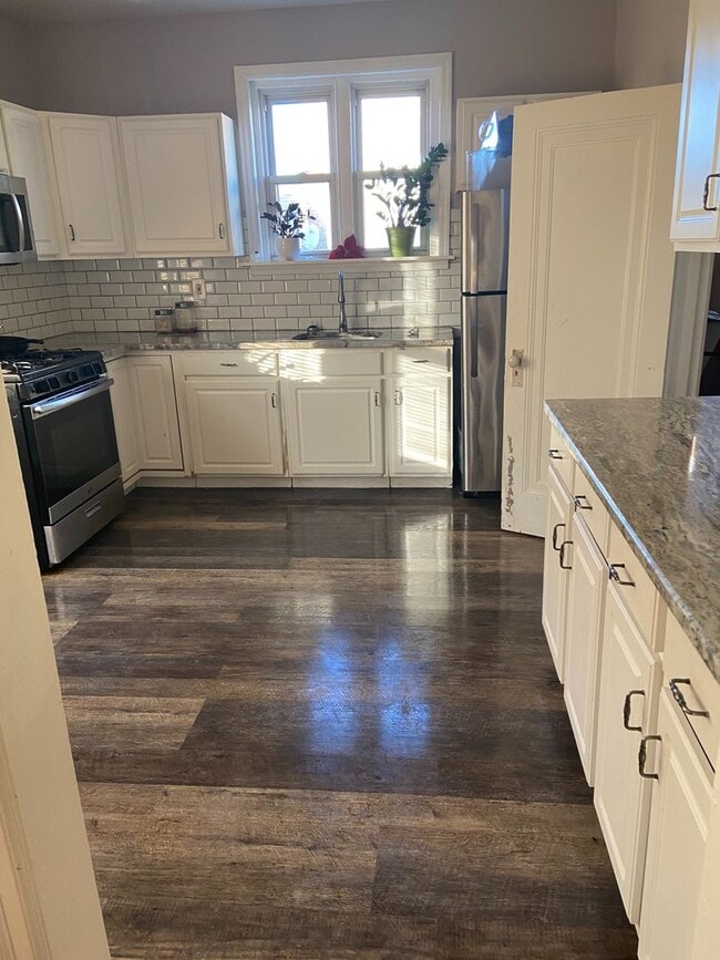 Building Photo - Gorgeous 4-Bedroom Townhome in Ogontz! PHA...