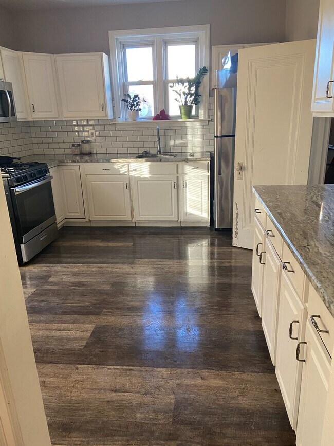 Foto del edificio - Gorgeous 4-Bedroom Townhome in Ogontz! PHA...