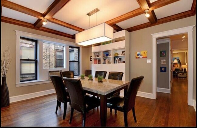 Foto del edificio - 3741 N Pine Grove Ave