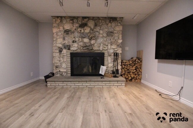 Building Photo - 414 Pineview Bay