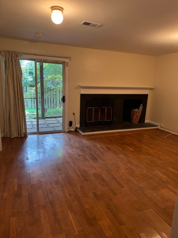 Foto del edificio - 725 Twin Holly Ln