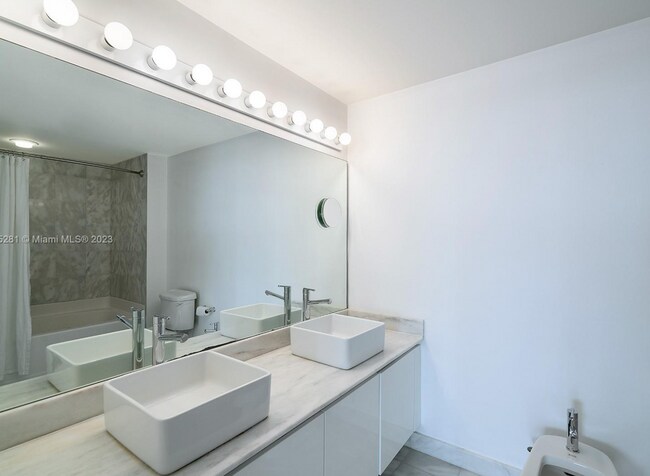 Foto del edificio - 2bed/2.5ba unit w/ breathtaking, unobstructed Bay views!