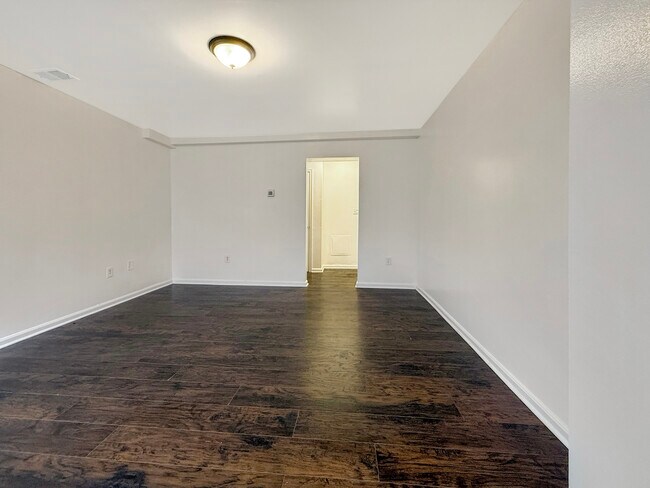 Foto del edificio - 506 Eastern Ave NE