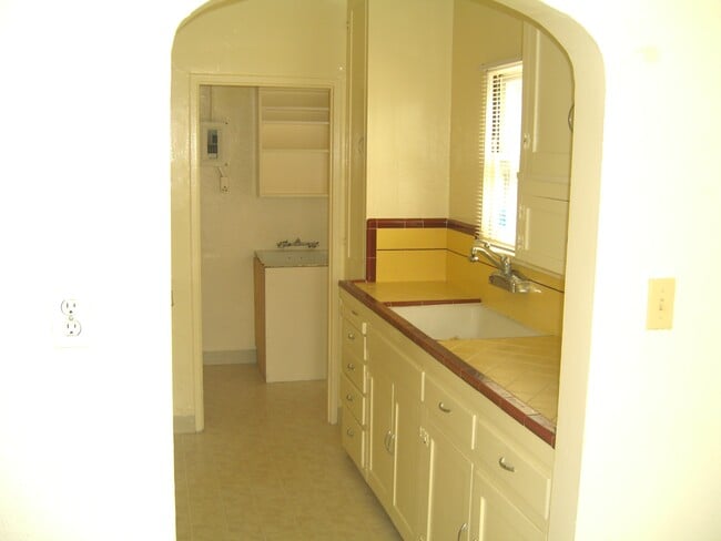 Building Photo - 46 San Clemente St