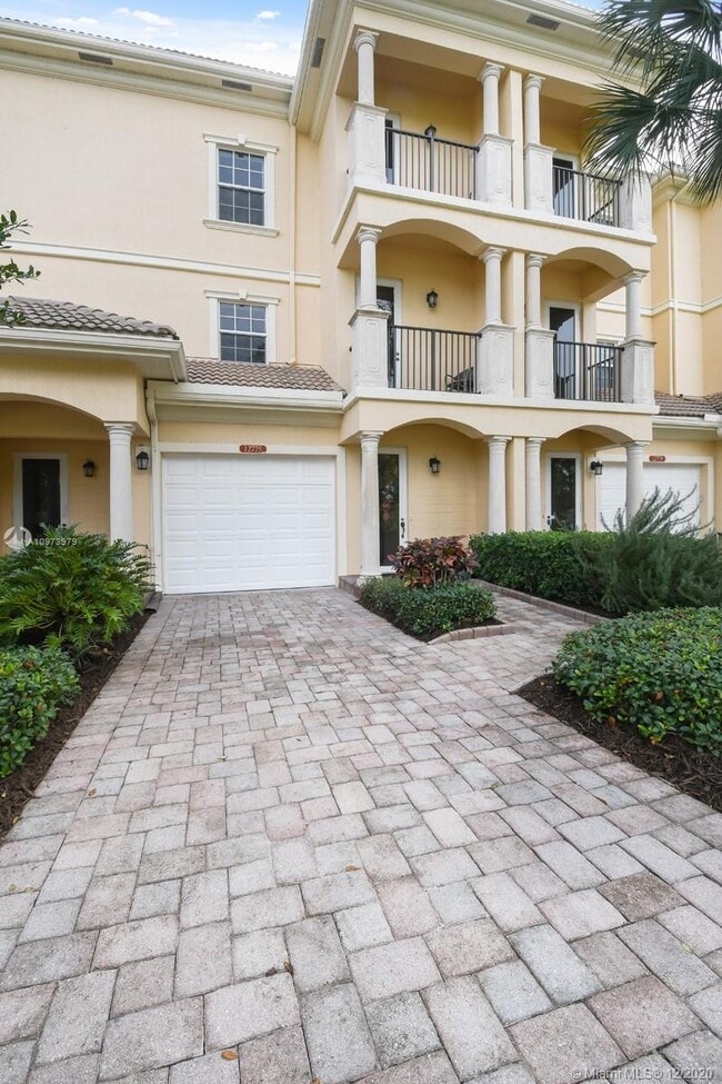 Building Photo - 12775 SE Old Cypress Dr