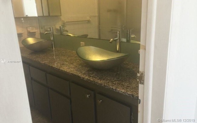 Foto del edificio - 1130  102nd St  4 Bay Harbor Islands Fl 33154