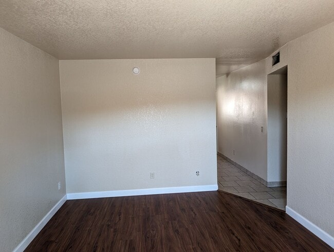 Building Photo - University Triplex