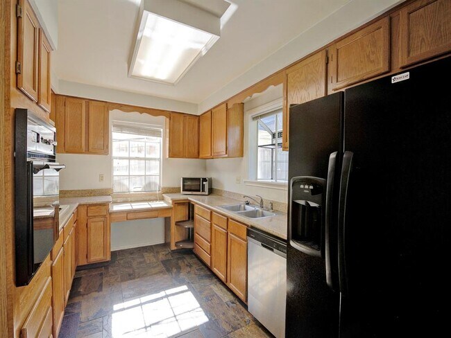 Building Photo - 4404 Greeley St