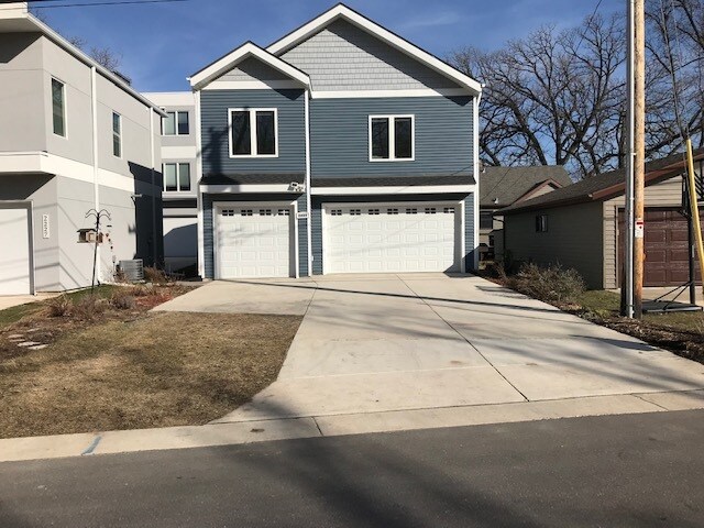 Exterior del apartamento visto desde la calle. - 2225 Middleton Beach Rd