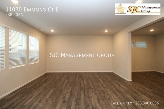 Foto del edificio - Five-bedroom house for rent in Puyallup
