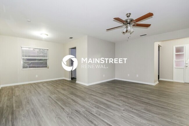 Foto del edificio - 4 Bedroom Pet-Friendly Home in Tampa, FL w...