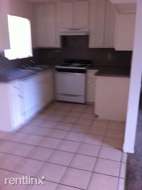 Building Photo - 955 E Hyde Park Blvd