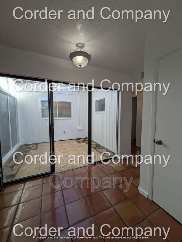 Foto del edificio - 5800 Cambria Rd NW