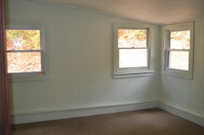 dormitorio trasero - 7009 Greenville Hwy