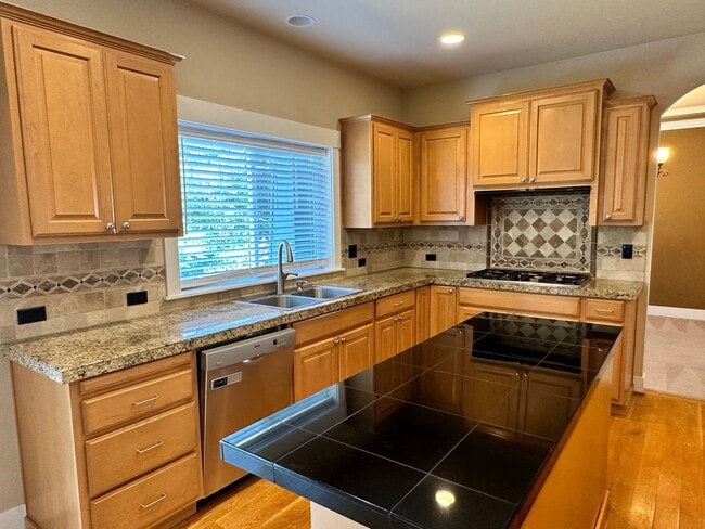Foto del edificio - 8862 Ellsworth Ct NE